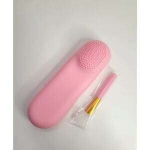 NWOT Silicone Makeup Brush Bag Magnetic Closure with 1 Makeup Brush Included